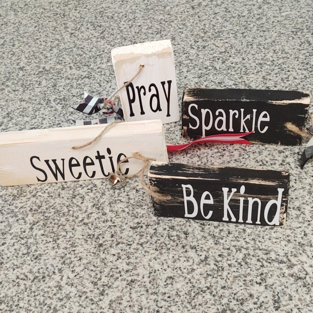 Jute&Jingle 4" Wooden Signs